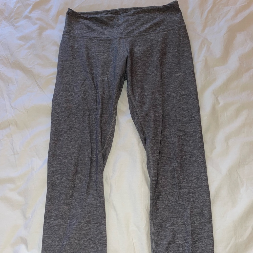 Lululemon 19", size 6 cropped gray leggings